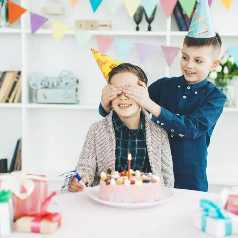 Birthday candle ideas, How to Organize the Candles and Lighter for the Birthday Cake: Don’t Let Your Party Miss the Light!